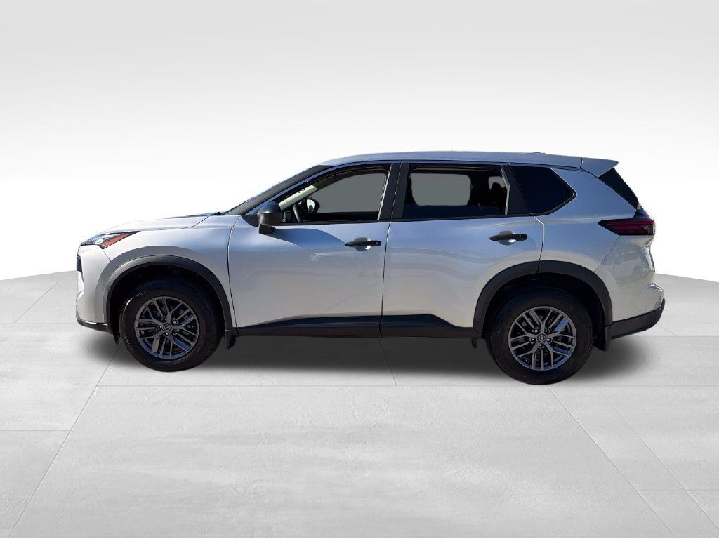 Used 2025 Nissan Rogue S AWD/4WD image 4