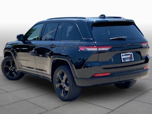Used 2023 Jeep Grand Cherokee Altitude AWD/4WD image 11