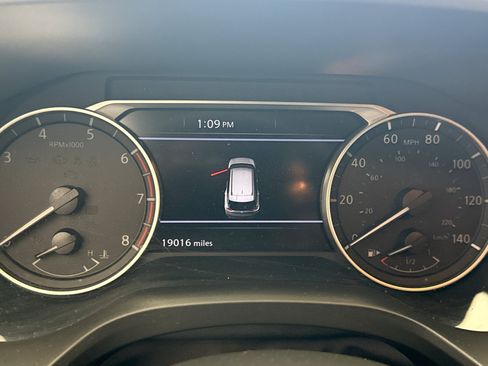 Used 2023 Nissan Rogue SV AWD/4WD image 13