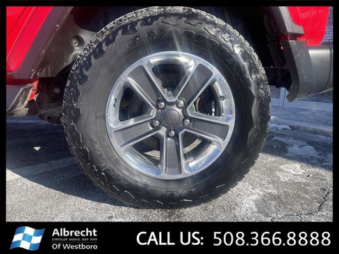 Used 2018 Jeep Wrangler Unlimited Sahara w/ Cold Weather Group image 28