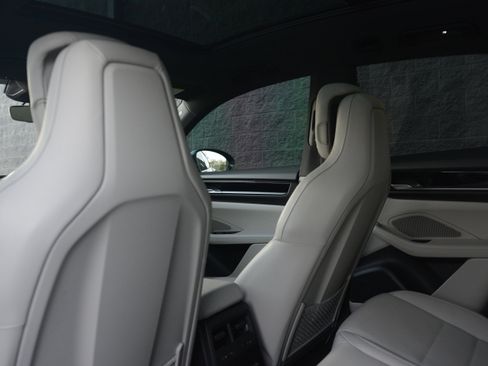 Certified 2025 Porsche Macan 4 Electric image 33