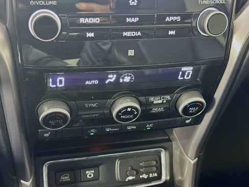 Used 2022 Subaru Ascent Limited w/ Technology Package image 18