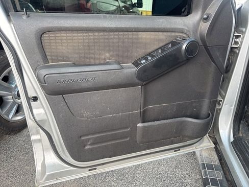 Used 2010 Ford Explorer Sport Trac XLT image 8