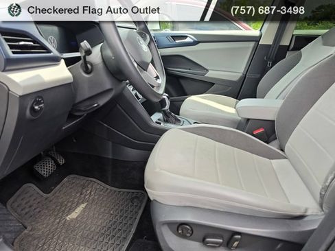 Used 2022 Volkswagen Taos SE FWD image 8