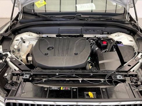 Used 2022 Volvo XC60 B5 Momentum AWD/4WD image 9