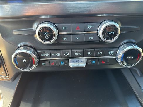 Used 2025 Ford F450 Lariat w/ FX4 Off-Road Package image 25