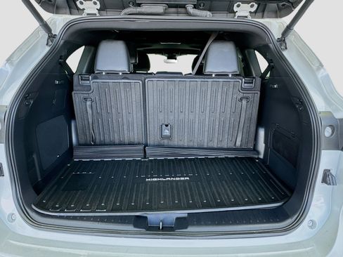 Used 2024 Toyota Highlander XSE image 19