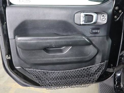 Used 2018 Jeep Wrangler Unlimited Sahara AWD/4WD image 18