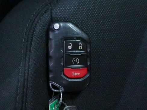 Used 2020 Jeep Wrangler Unlimited Sahara image 22