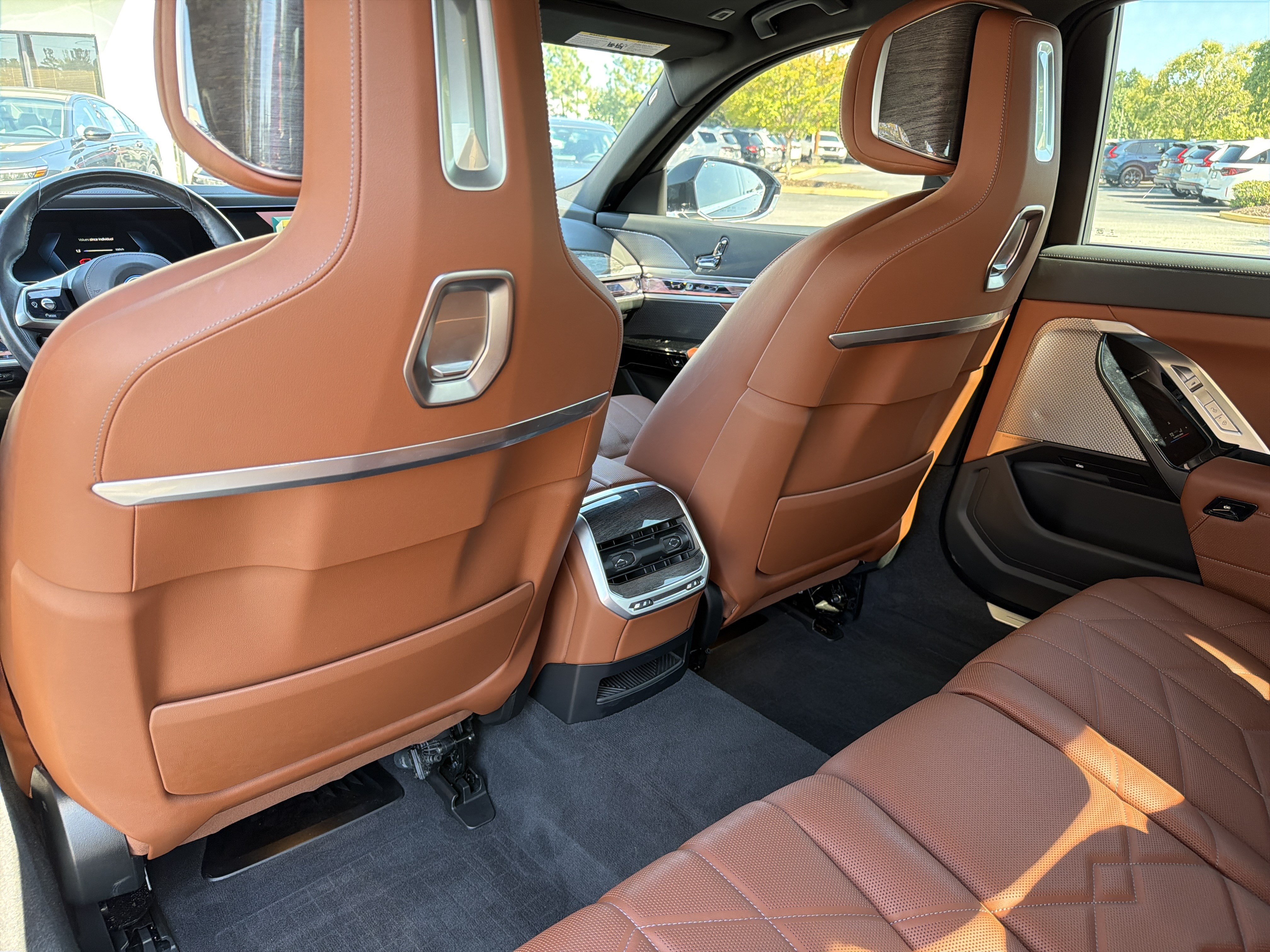 Certified 2024 BMW i7 xDrive60 AWD/4WD image 17