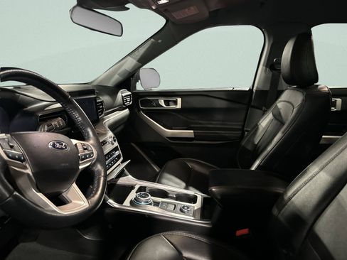 Used 2023 Ford Explorer XLT image 14