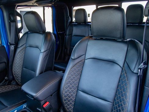 Used 2023 Jeep Gladiator Overland image 23