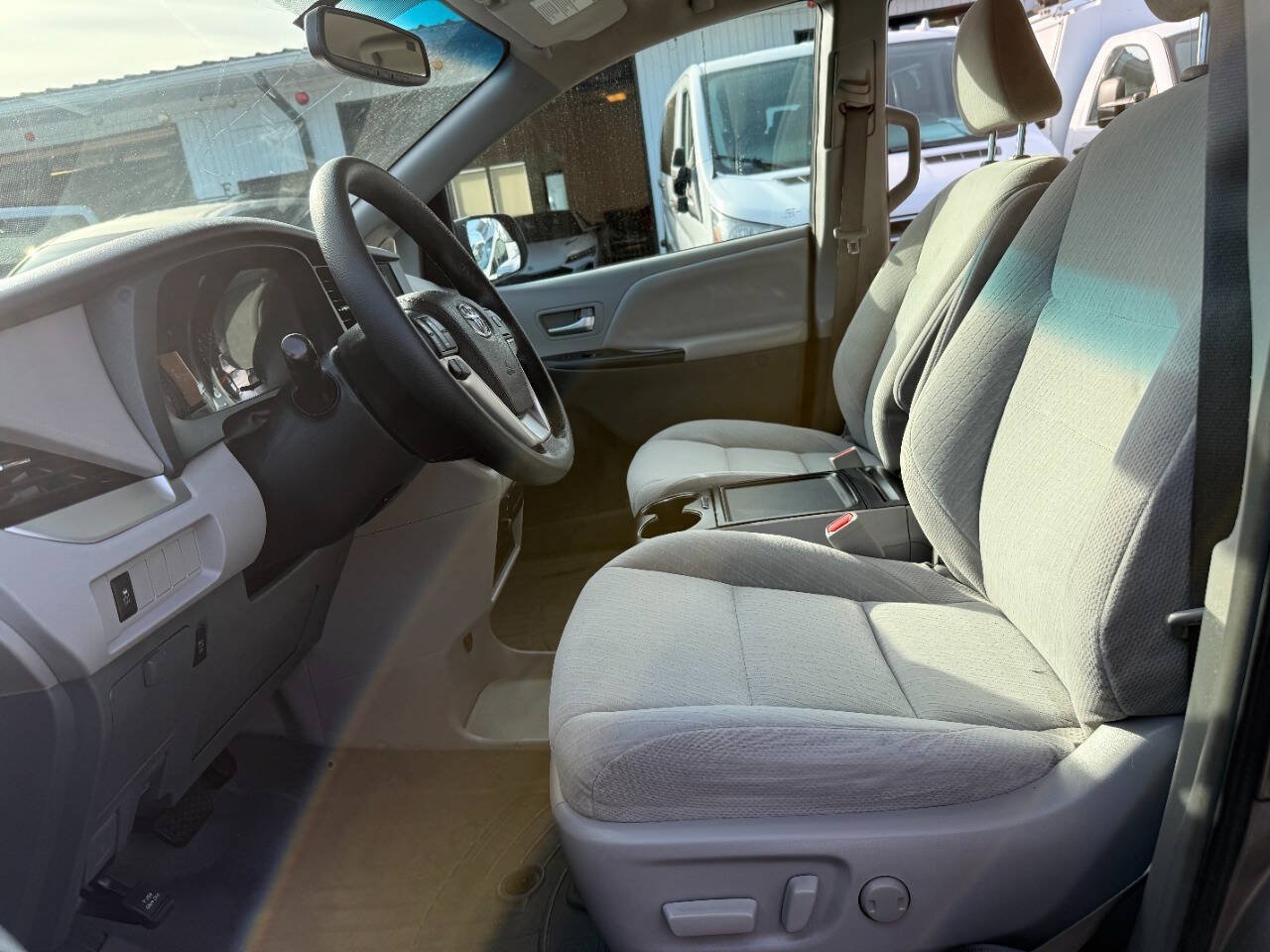 Used 2017 Toyota Sienna LE FWD image 25