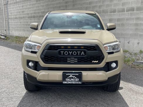 Used 2018 Toyota Tacoma TRD Sport w/ Technology Package AWD/4WD image 2