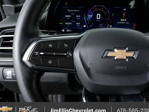 Used 2025 Chevrolet Traverse LT image 9