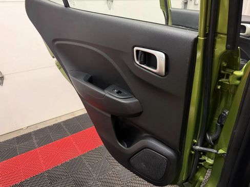 Used 2023 Hyundai Venue SEL FWD image 28