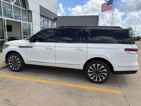 Used 2023 Lincoln Navigator L Reserve image 1