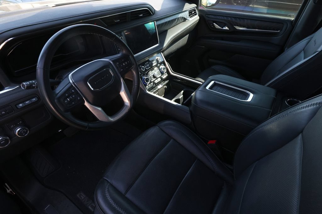 Used 2023 GMC Yukon XL Denali RWD image 9
