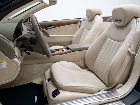 Used 2009 Mercedes-Benz SL 550 image 3