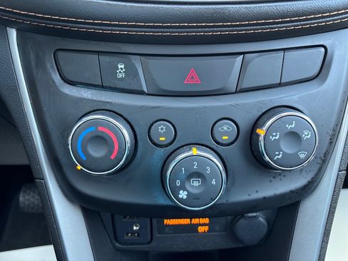 Used 2019 Chevrolet Trax LT w/ LT Convenience Package AWD/4WD image 31