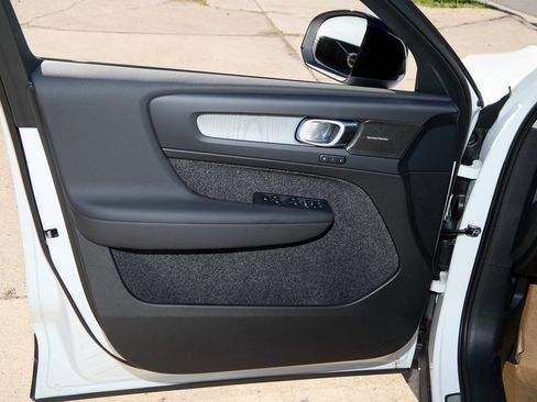 New 2025 Volvo XC40 B5 Plus w/ Climate Package image 9