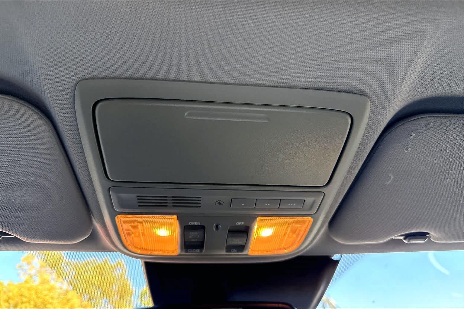 Used 2017 Honda CR-V Touring image 31