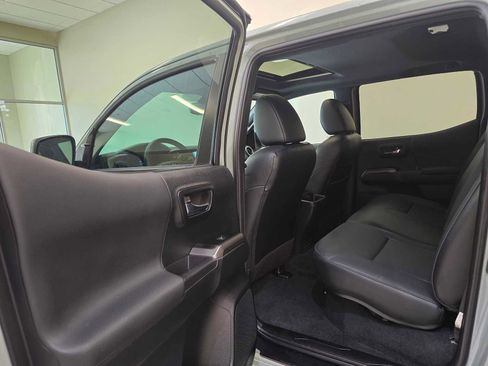 Certified 2023 Toyota Tacoma TRD Off-Road w/ TRD Premium Off Road Package AWD/4WD image 23