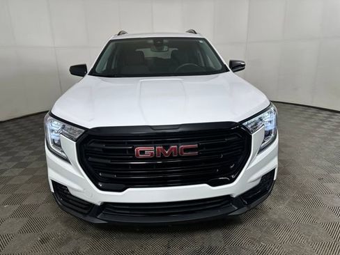 Used 2023 GMC Terrain SLE w/ Elevation Edition image 8