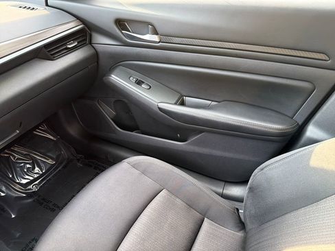 Used 2024 Nissan Altima 2.5 SV FWD image 29
