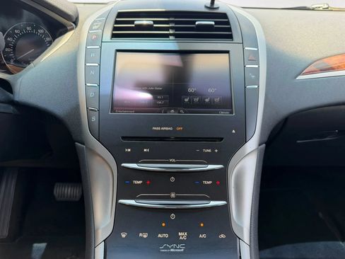 Used 2013 Lincoln MKZ FWD image 13