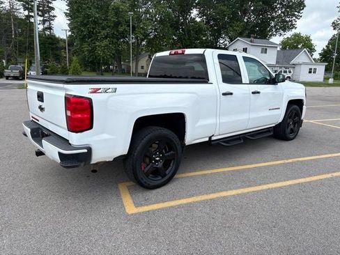 Used 2018 Chevrolet Silverado 1500 LT w/ Redline Edition AWD/4WD image 3