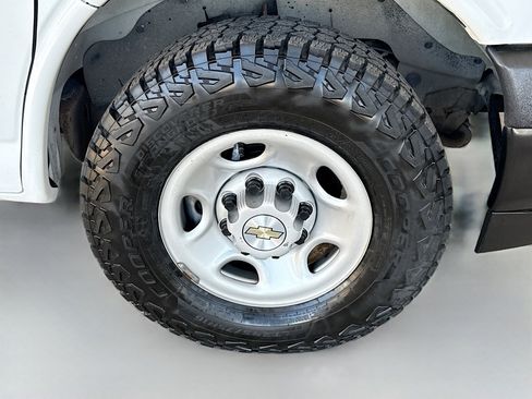 Used 2022 Chevrolet Express 2500 image 25