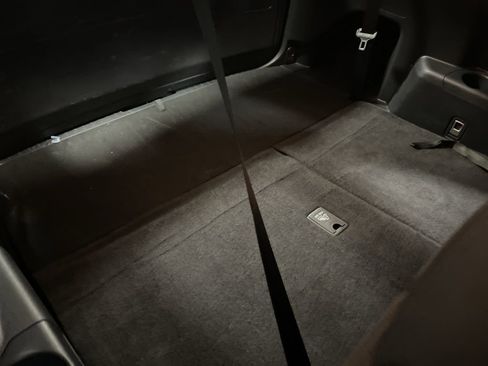 Used 2024 Toyota Highlander XLE image 13