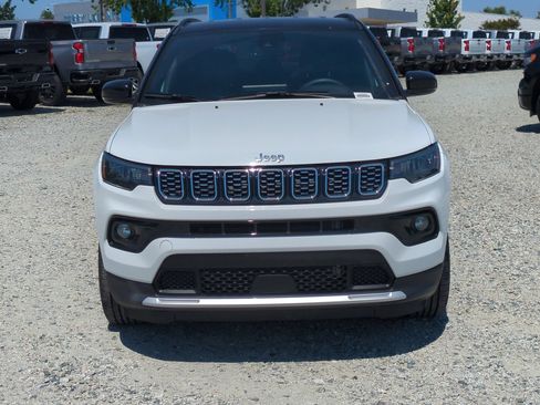 Used 2025 Jeep Compass Limited AWD/4WD image 3