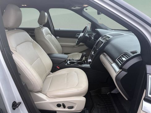 Used 2019 Ford Explorer Limited w/ Class III Trailer Tow Package image 31