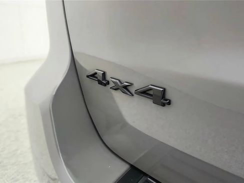 Used 2019 Jeep Grand Cherokee Laredo AWD/4WD image 36