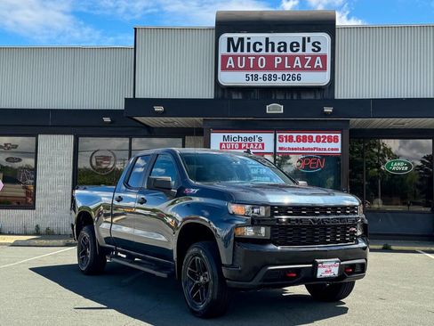 Used 2019 Chevrolet Silverado 1500 Custom Trail Boss w/ Custom Convenience Package AWD/4WD image 2