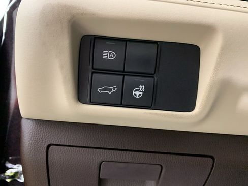 Used 2022 Toyota Highlander Limited image 21