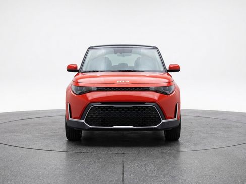 Used 2025 Kia Soul LX w/ LX Technology Package image 2