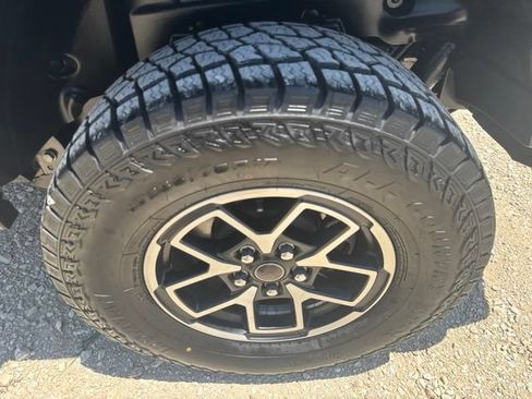 Used 2024 Jeep Wrangler Unlimited Rubicon AWD/4WD image 11