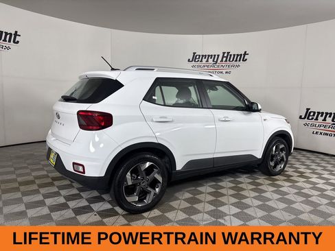 Used 2025 Hyundai Venue SEL FWD image 5