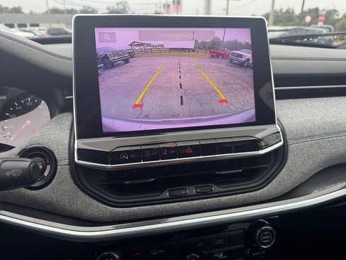 Used 2024 Jeep Compass Latitude image 33