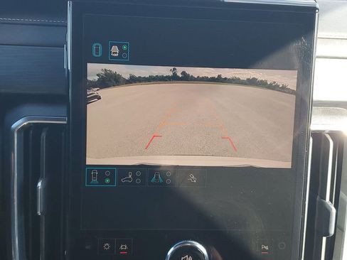 Used 2025 GMC Acadia Elevation image 30