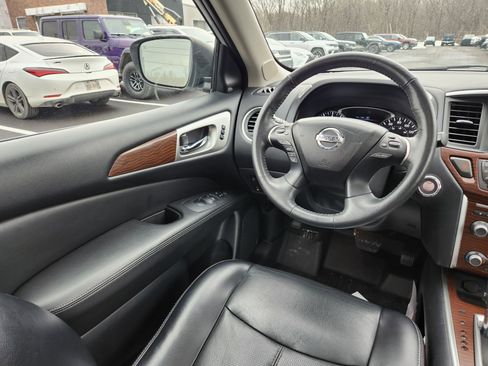 Used 2020 Nissan Pathfinder Platinum AWD/4WD image 25