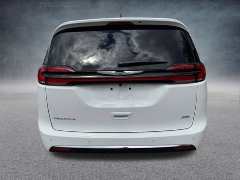 New 2026 Chrysler Pacifica Select image 6