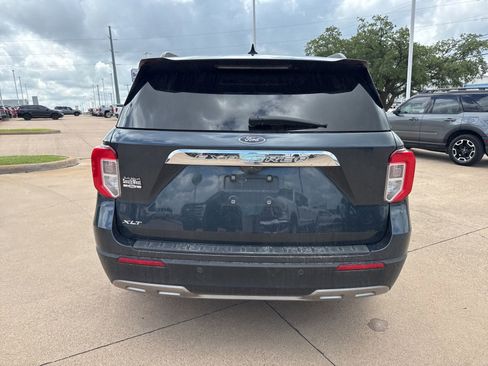 Used 2022 Ford Explorer XLT w/ Equipment Group 202A RWD image 6