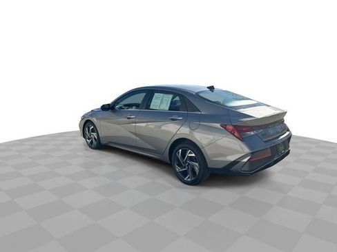 Used 2025 Hyundai Elantra SEL FWD image 7
