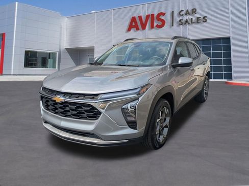 Used 2025 Chevrolet Trax LT w/ LT Convenience Package FWD image 1