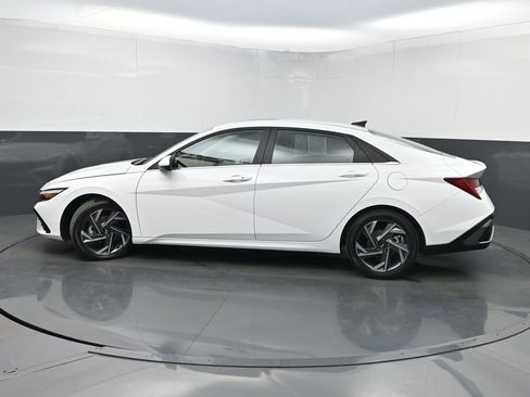 Used 2024 Hyundai Elantra SEL w/ Convenience Package image 41