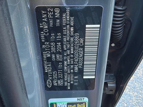Used 2025 Hyundai Elantra Limited FWD image 30